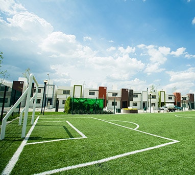 Casas en Saltillo, Coahuila. Real Ankara Residencial. Cancha de fútbol de pasto sintético.